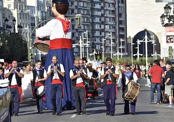 Desfile dia Cantabria
